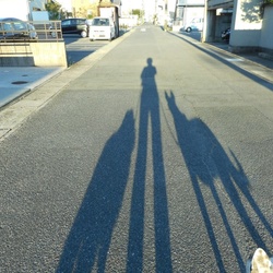 「長い影  誰でしょう」サムネイル1