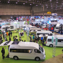 キャンピングカーショーへ