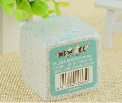 ハムちゃんの走り車や給水器と噛み石 サムネイル3