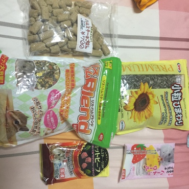 主食と副食とおやつはこれ使ってます。ポセイドンだけは主食が違うものあげてます。