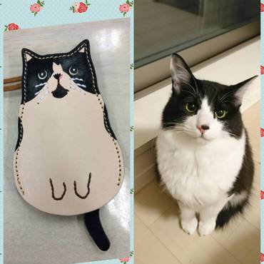 先日、スカイツリーのソラマチにある本屋さんを見ていたら猫特集コーナーを発見！更に更に、麦そっくりなキーケースを発見！！あまりにも似ていたので「これは買うしかないでしょう！」と(笑) しっぽを引っ張ると胴体に収納されている鍵が出てきます。耳の中の色、ハチワレの模様の位置、しっぽの形、短足具合(！)、何から何までそっくりです。写っていませんが、麦もあご下に黒い模様があります。