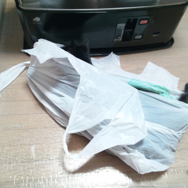 入って遊び尽くし、穴が空いたら結んで丸めてもらって、キャッチボール。最後まで遊び尽くします