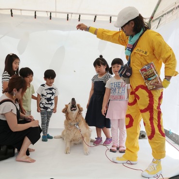 街興しイベントにモモ参加大人気