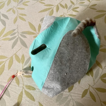 某ねこのきもち付録、気持ちいいらしく、出たくない模様