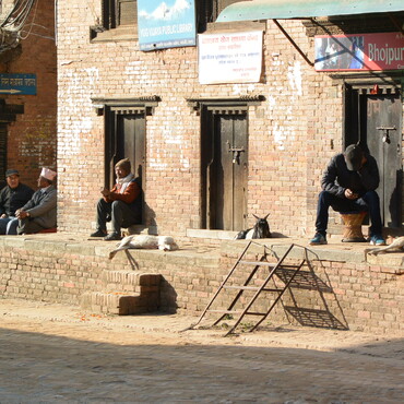 みんなで昼寝　・・・カトマンズでの一コマ