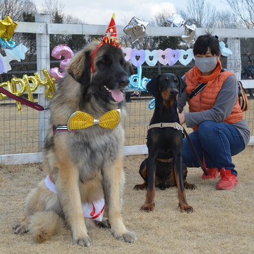 岡山・ドイツの森の園長（レオン・ベルガー、左）と（岡山・フォレストパークで）
